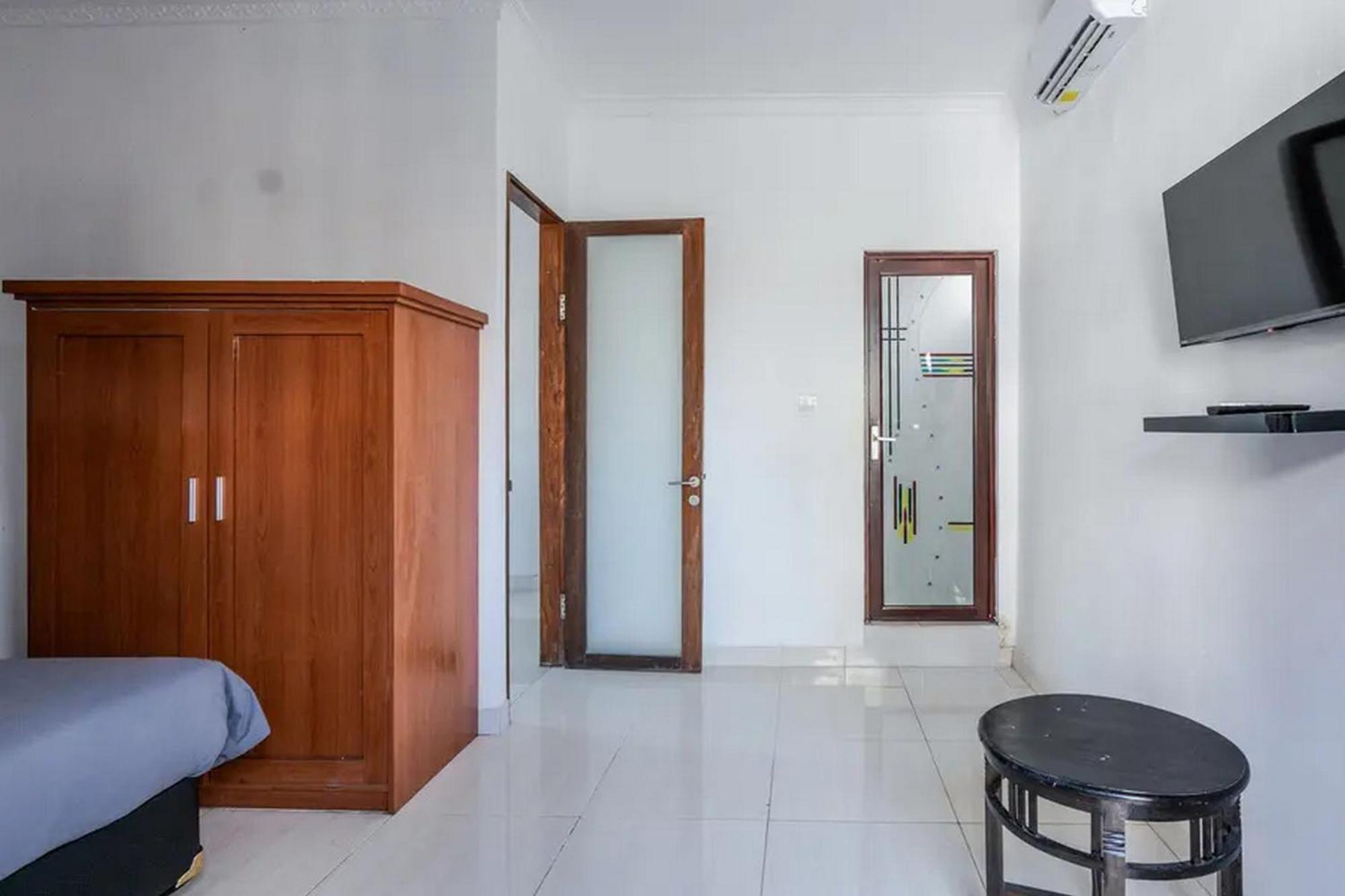 Ceria Guesthouse Seminyak Mitra Reddoorz מראה חיצוני תמונה