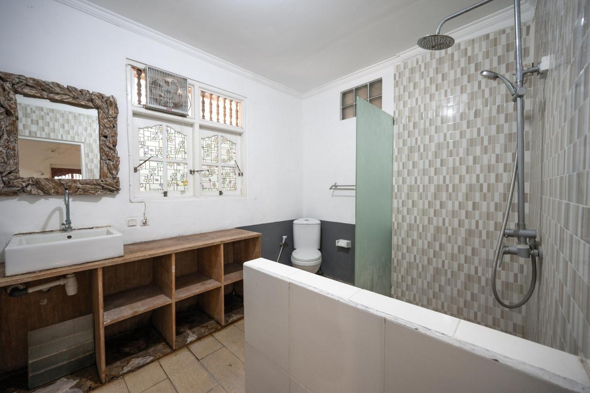 Ceria Guesthouse Seminyak Mitra Reddoorz מראה חיצוני תמונה