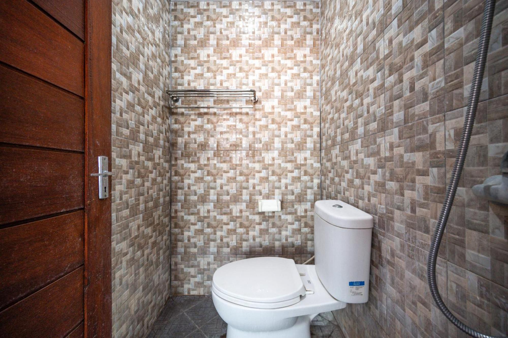 Ceria Guesthouse Seminyak Mitra Reddoorz מראה חיצוני תמונה