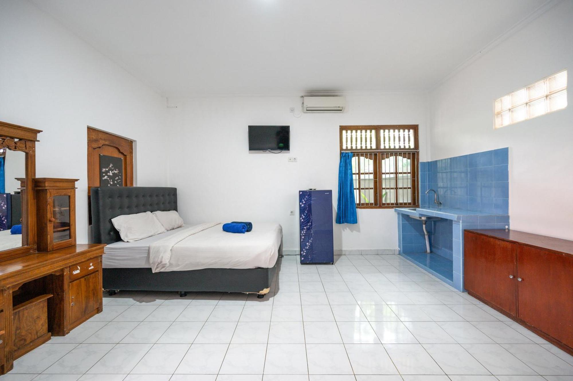 Ceria Guesthouse Seminyak Mitra Reddoorz מראה חיצוני תמונה
