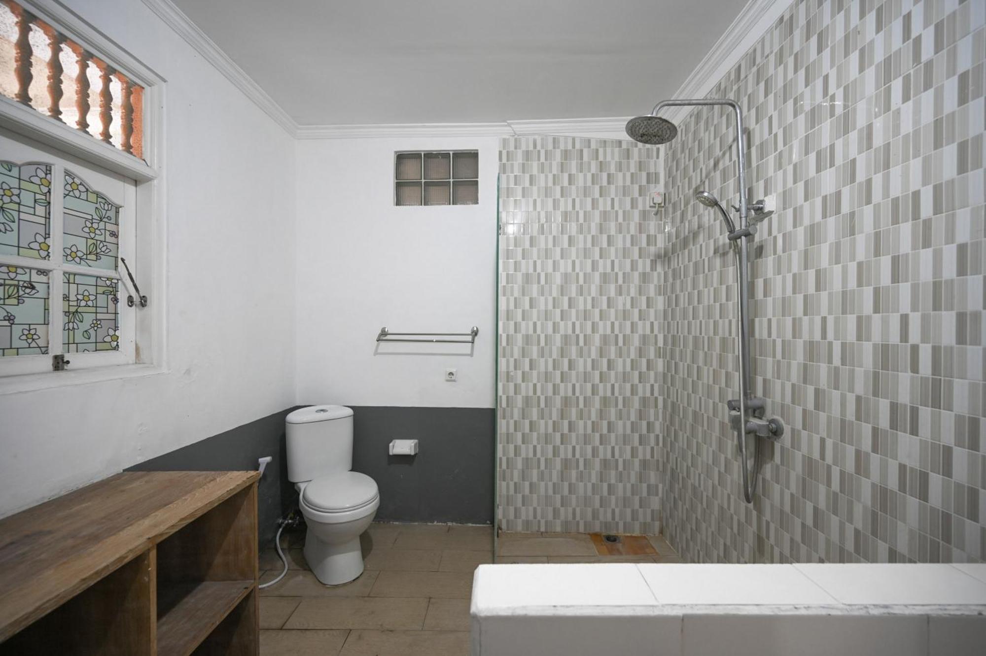 Ceria Guesthouse Seminyak Mitra Reddoorz מראה חיצוני תמונה