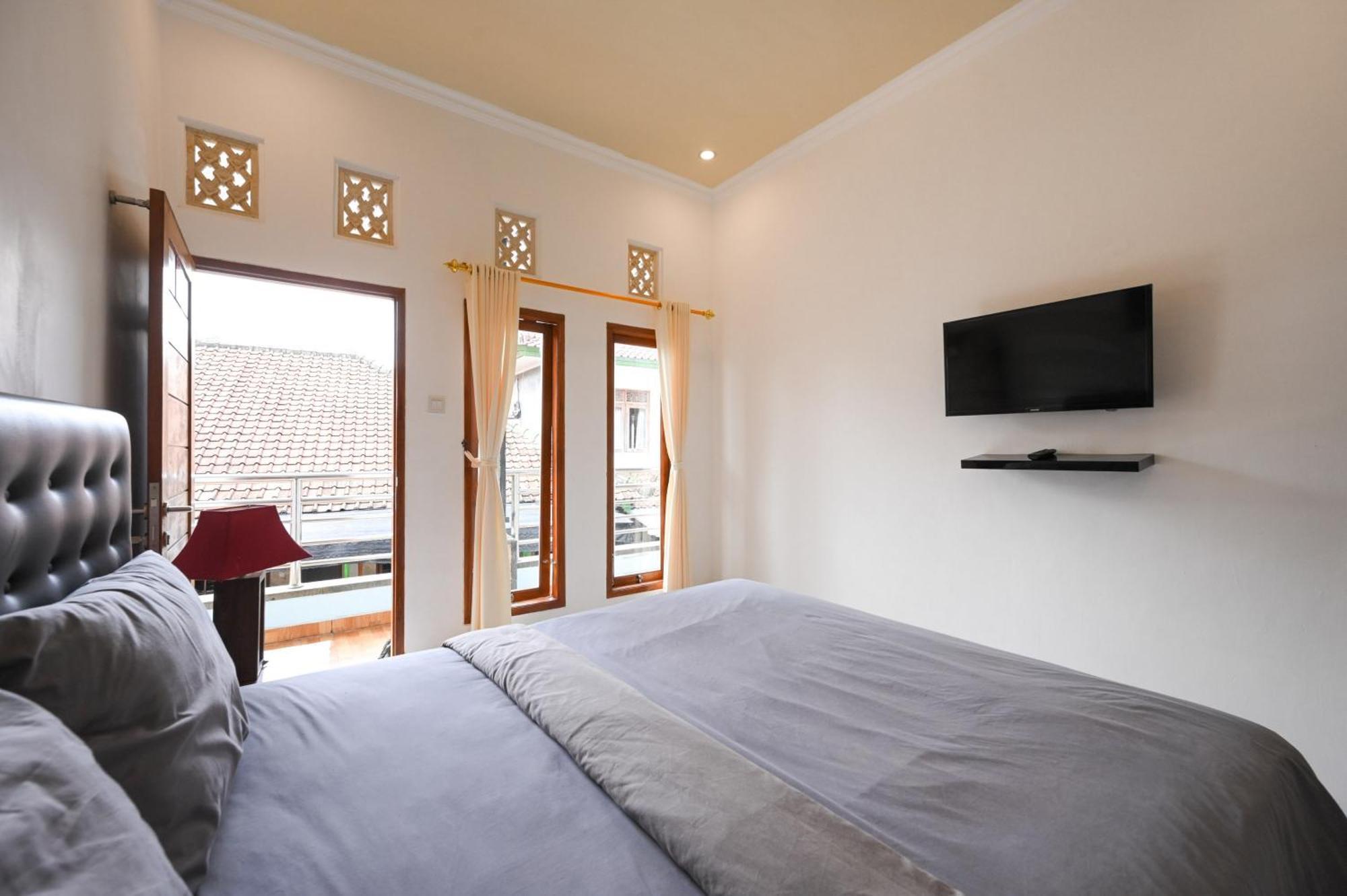 Ceria Guesthouse Seminyak Mitra Reddoorz מראה חיצוני תמונה