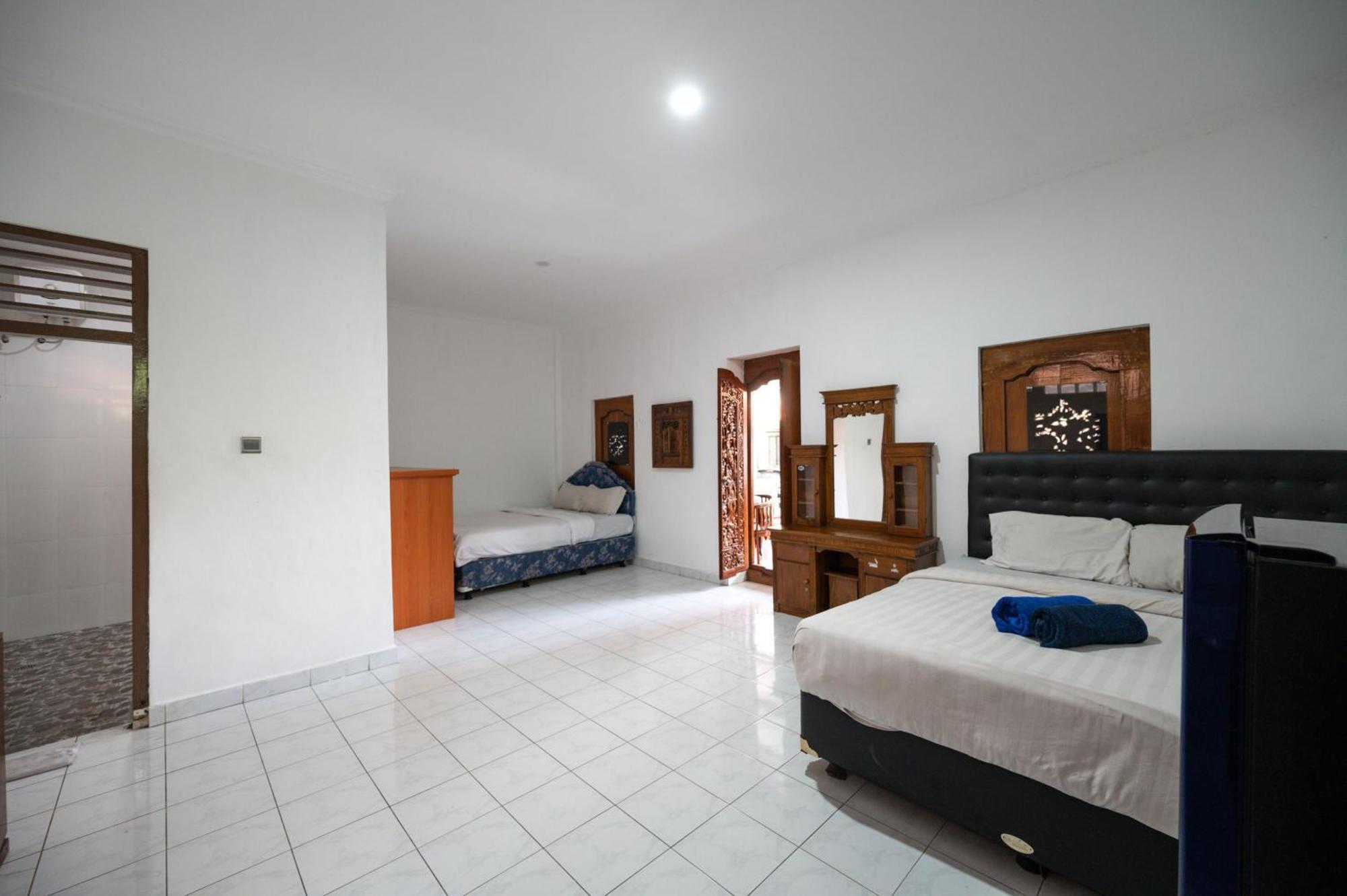 Ceria Guesthouse Seminyak Mitra Reddoorz מראה חיצוני תמונה