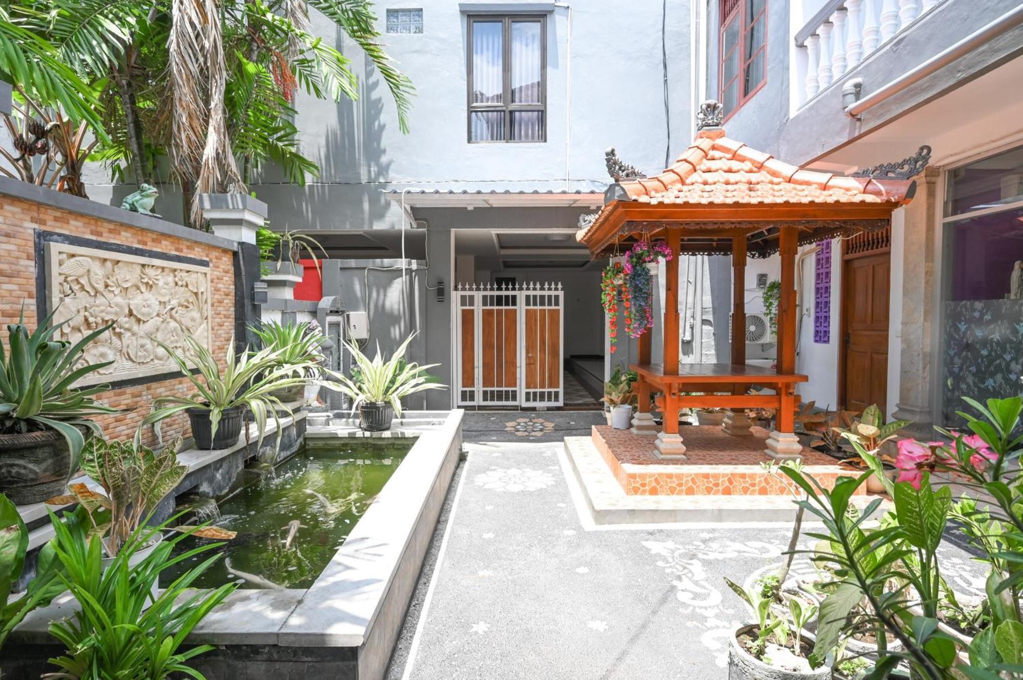 Ceria Guesthouse Seminyak Mitra Reddoorz מראה חיצוני תמונה